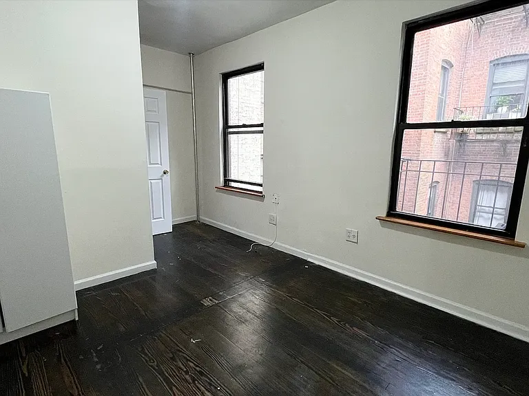 221 E 35th St #3E — Photo 1
