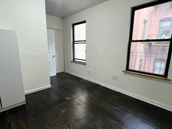 221 East 35th Street image 1 of 6