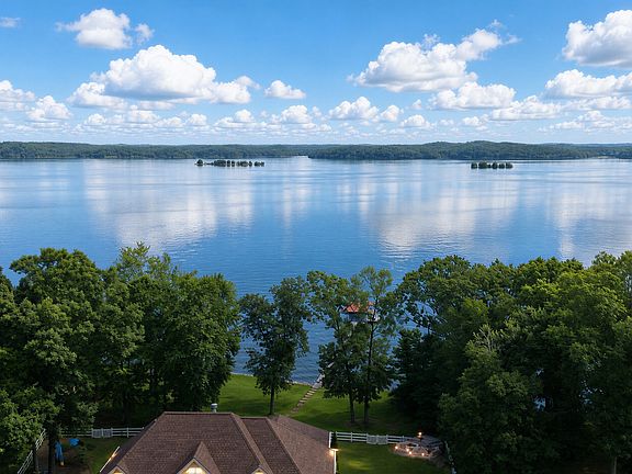 4th image of 306 Red Water Dr