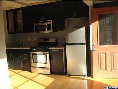 3rd image of 567 E Sacramento St