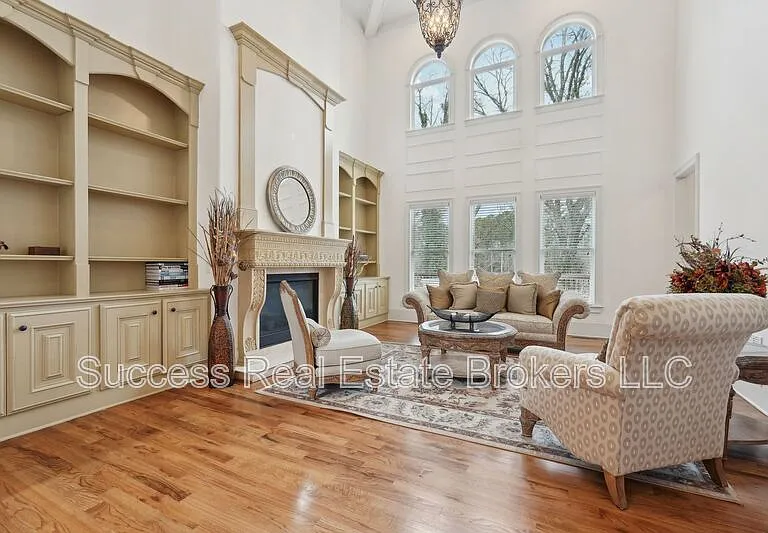 343 Summer Garden Dr — Photo 11