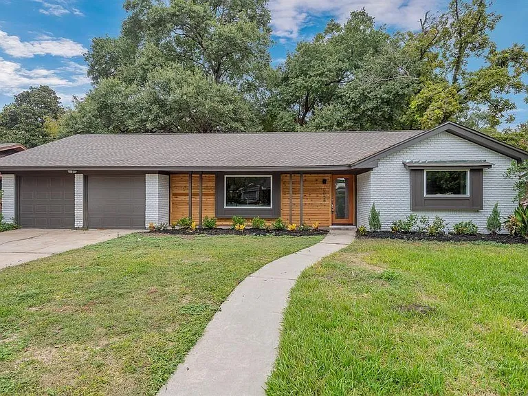10058 Larston St — Photo 1