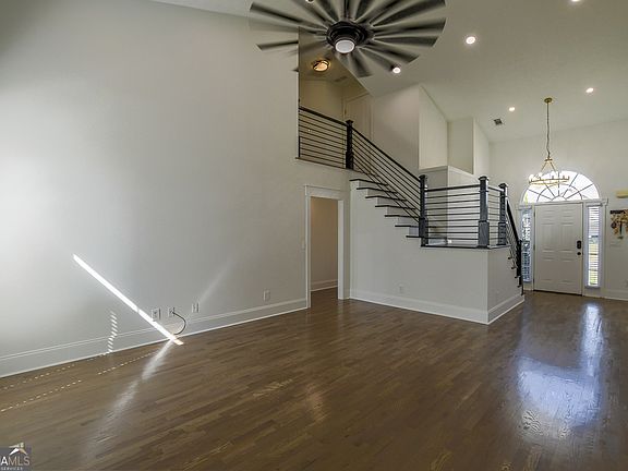 5th image of 377 Dunagan Chase Dr