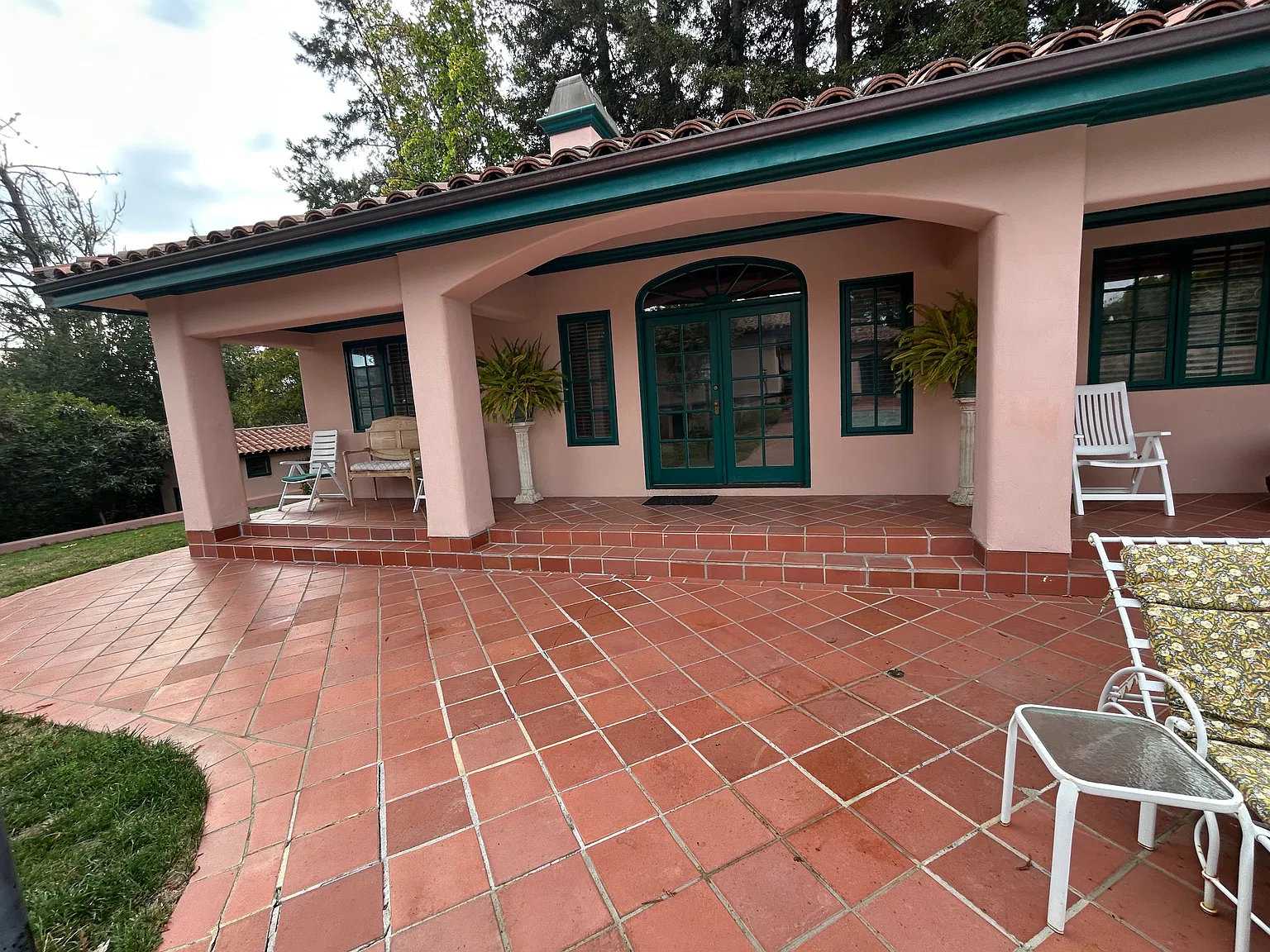 473 Valley View Drive — Photo 2