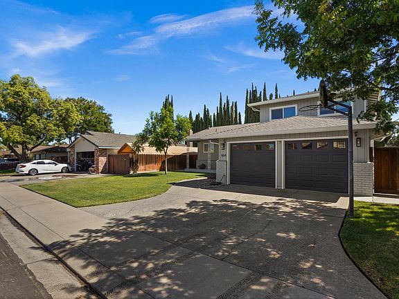 3rd image of 864 Siskiyou Ln