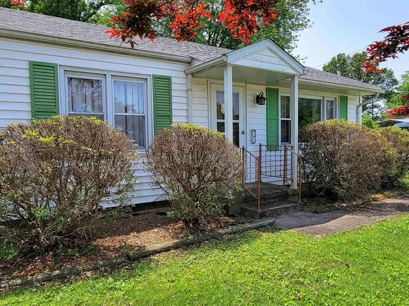 225 Hickory St, Flora, IL 62839