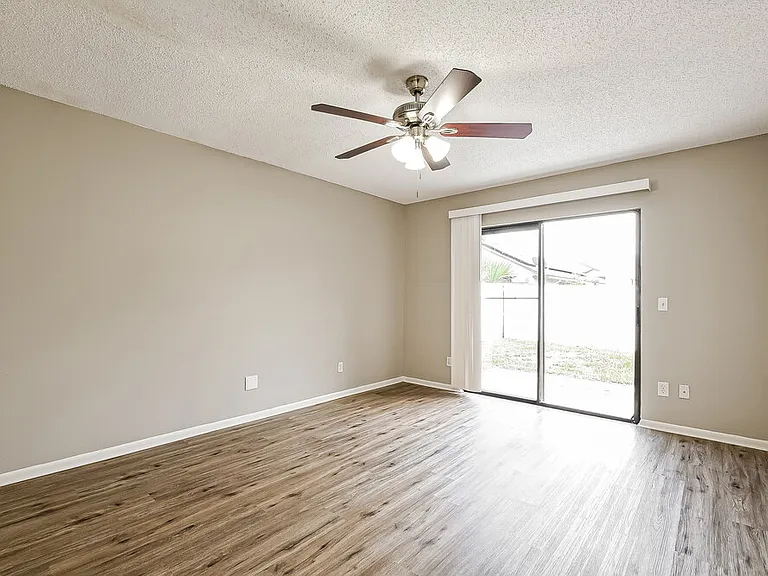 1226 Creekbottom Cir — Photo 9
