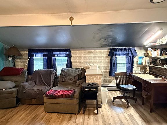 4th image of 101 Country Ln