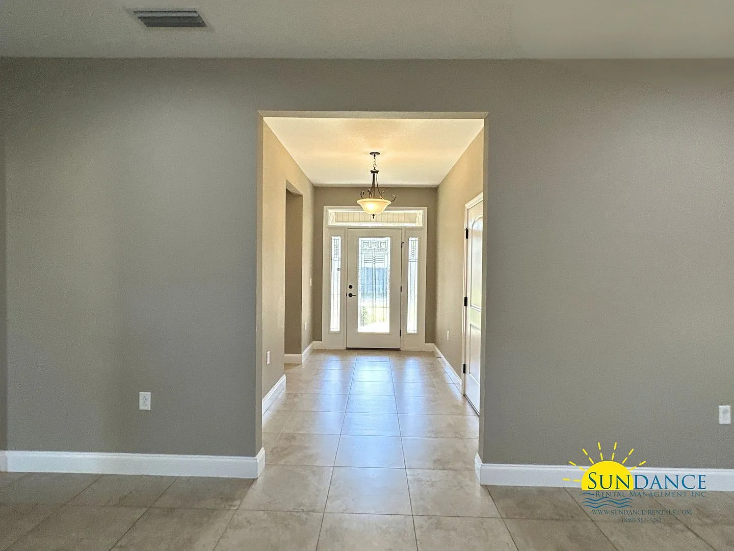 Gorgeous 4 Bedroom Home in Mary Esther! — Photo 2