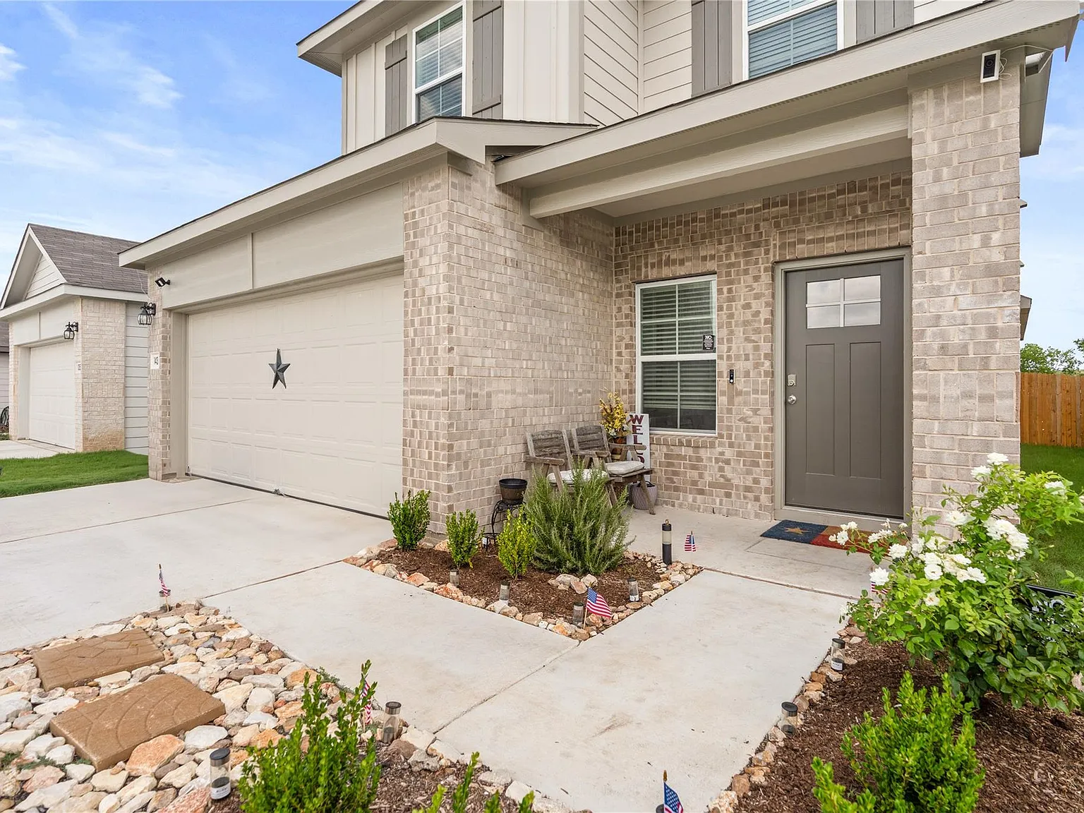 4 bed, 2.5 bath, 2042 sqft, $2,450 — Photo 3