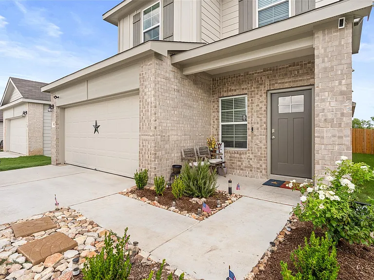 143 Santa Rosa Ln — Photo 3