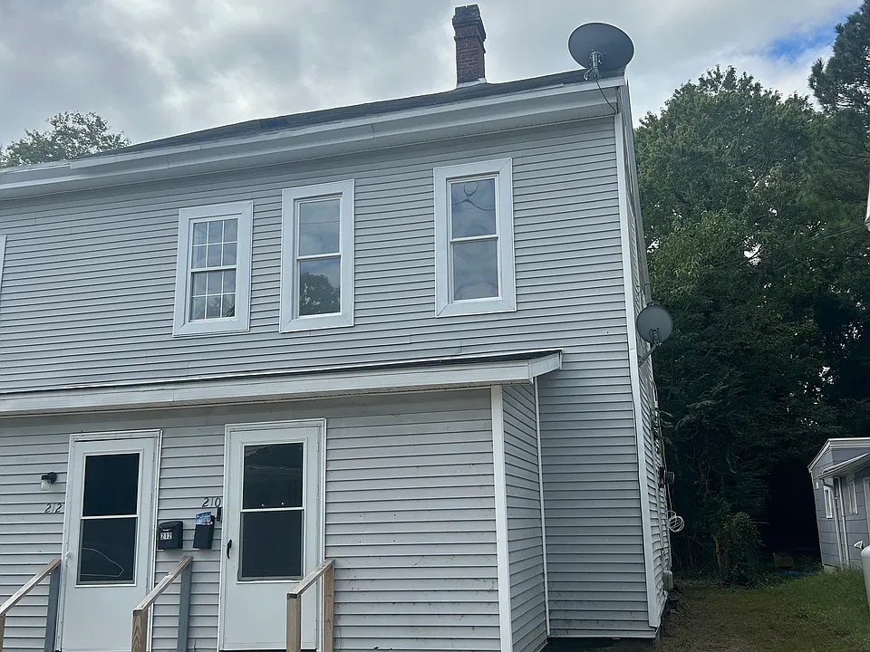 210 Laurel St