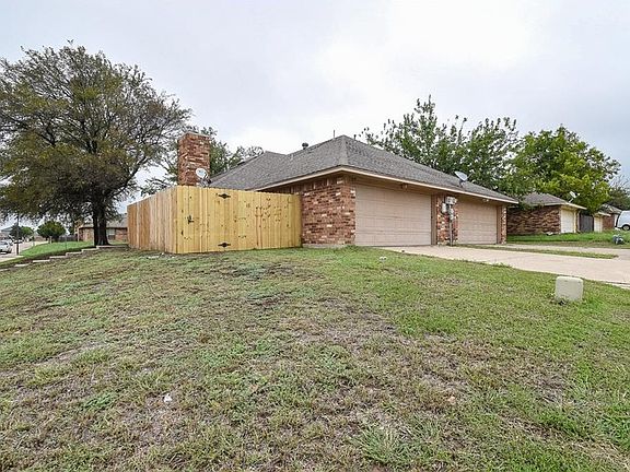 4th image of 434 Finch Dr
