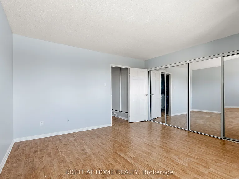 4338 Meadowvale Ln — Photo 12