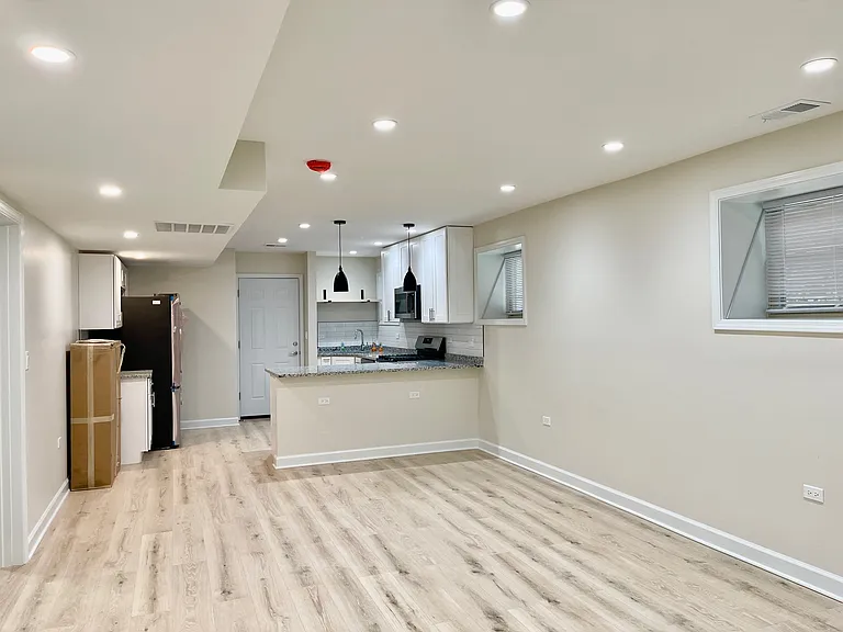 4845 N Kostner Ave #B — Photo 6