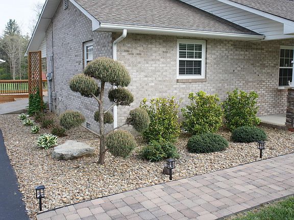 3rd image of 2408 Highland Ln
