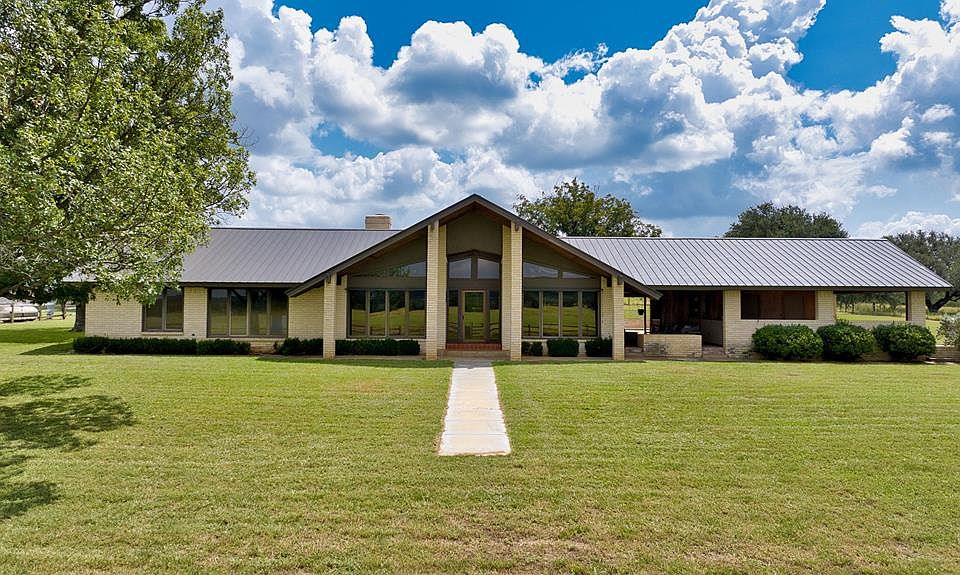 1st image of 325 County Road 389