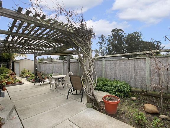 4th image of 2040 Twin Hills Dr
