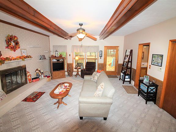 5th image of 109 W Lincoln St