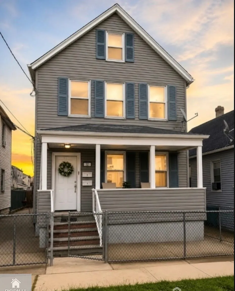 2 bed, 1.0 bath, $2,200 — Photo 1