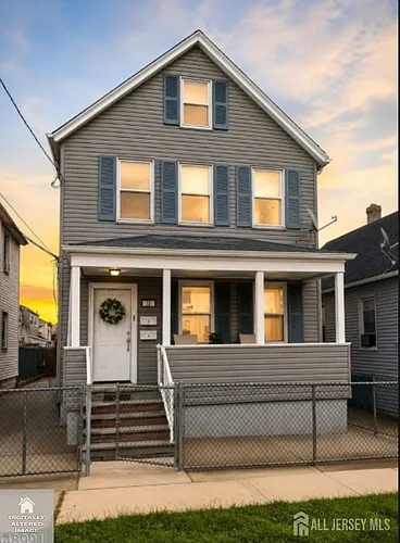 32 Edwin St #2 Photo 1