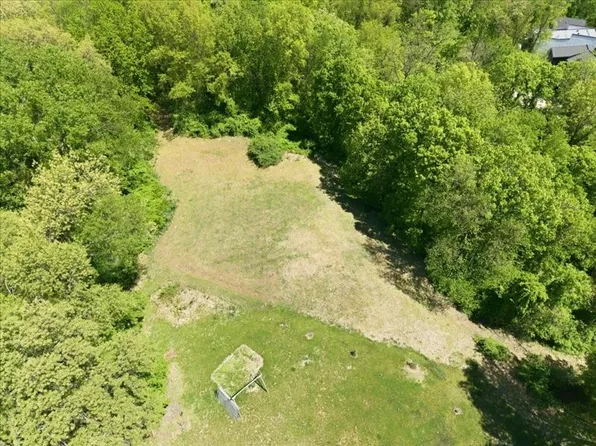 3930 W Overlook Rd NE, Iowa City, IA 52240
