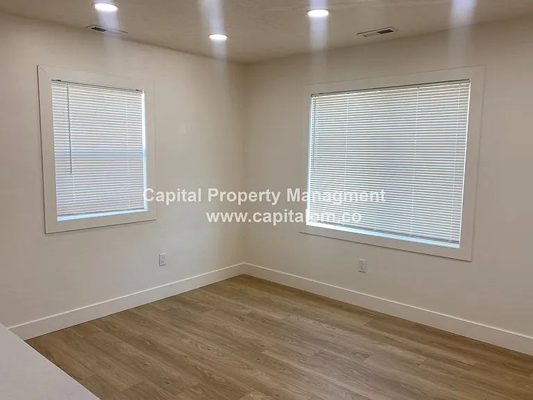 915 E Crandall Ave — Photo 6