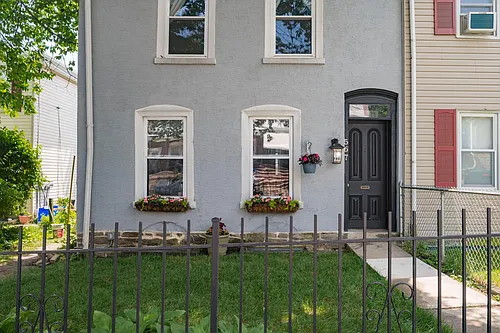 567 Dupont St Photo 1