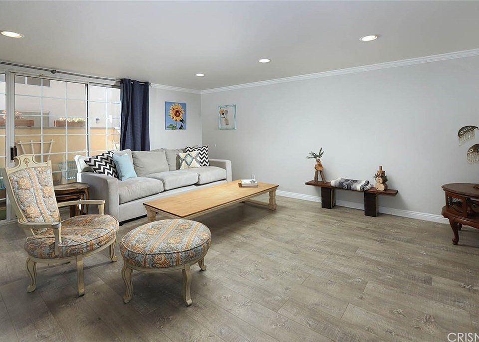 1st image of 18640 Collins St APT 116