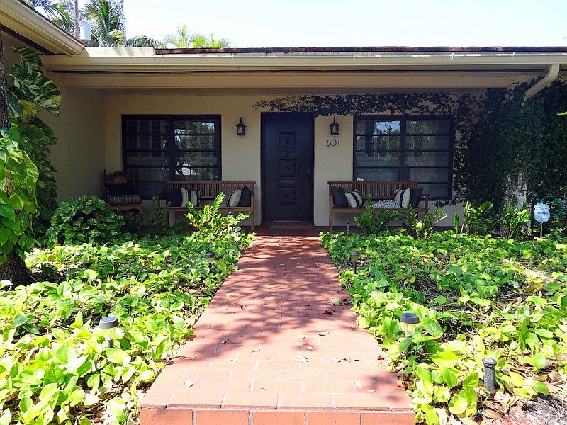 1st image of 601 Alminar Ave