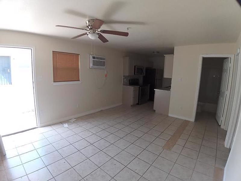 1st image of 401 Sunset Ln #E