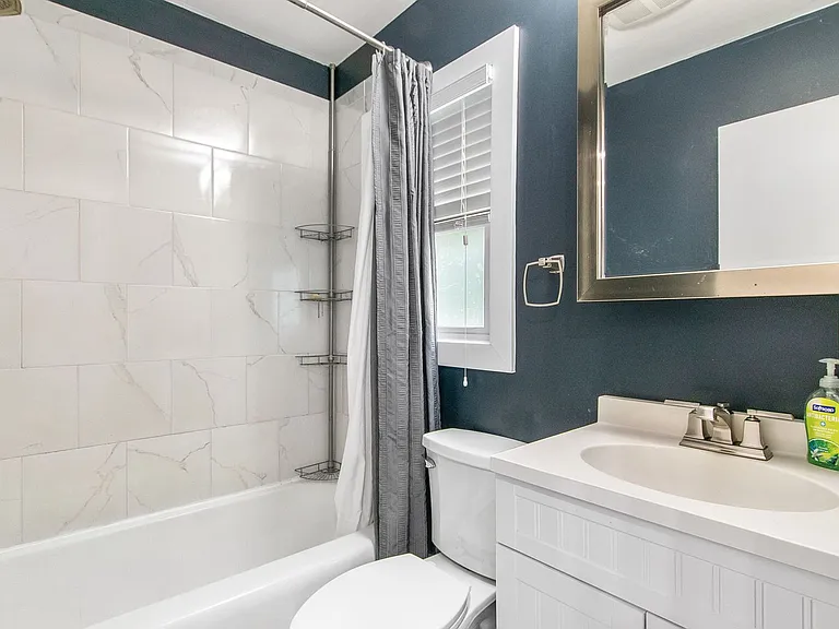 407 Robertson St — Photo 11