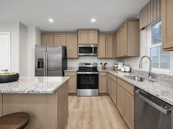 6095 Leonardo Run, Ontario, NY 14519