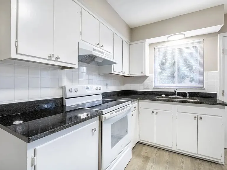 5840 N Meadows Blvd #D — Photo 8