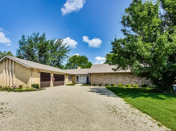 22132 W State Route 176, Mundelein, IL 60060