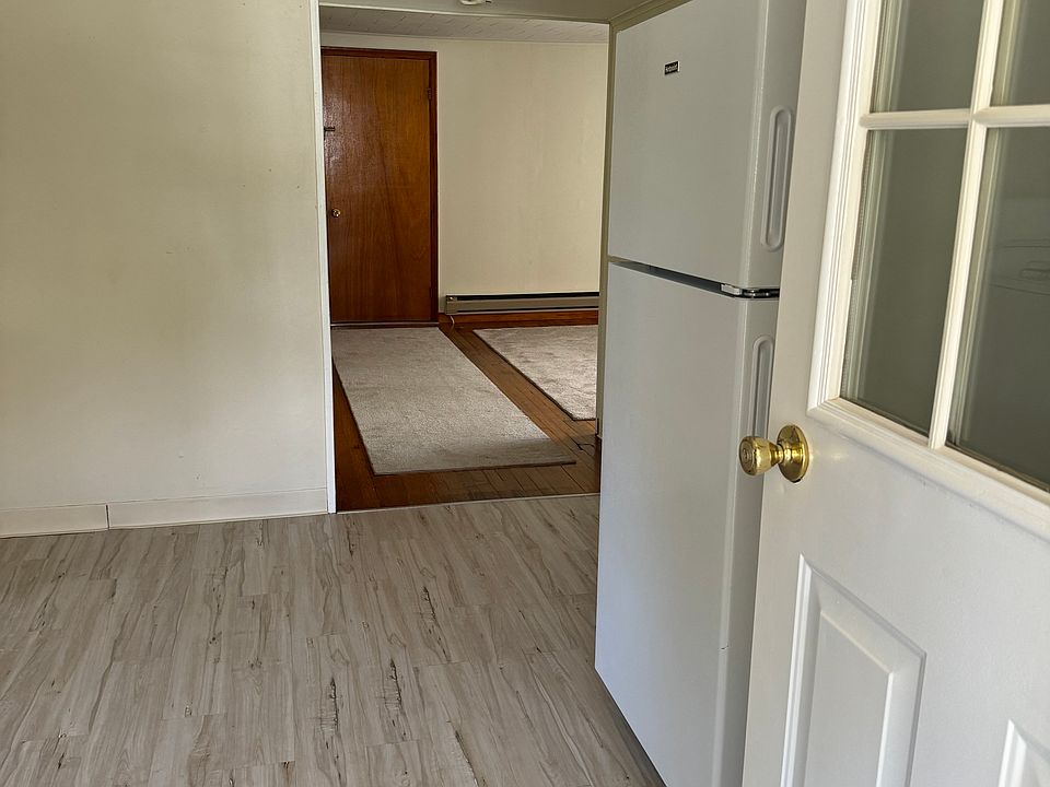 Entrance from side porch to kitchen