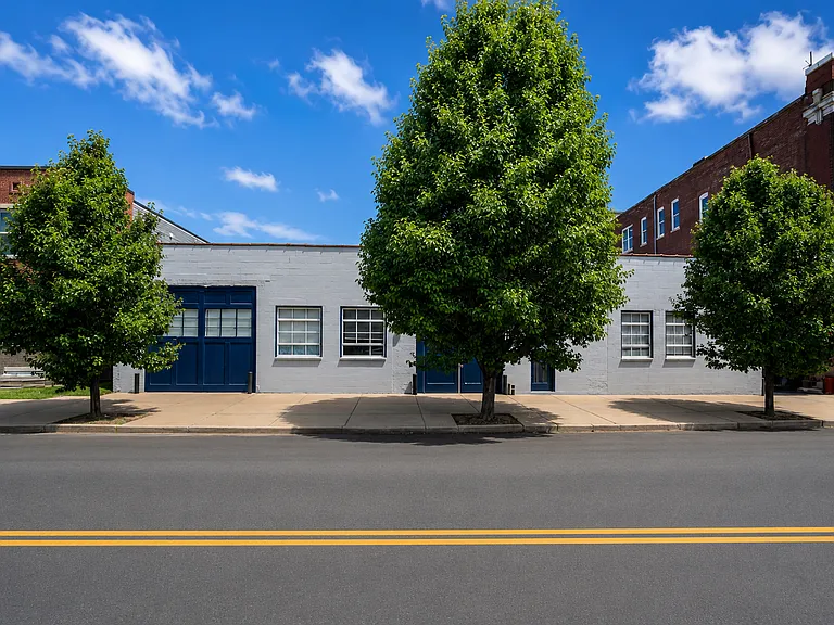 3305 Park Avenue — Photo 2