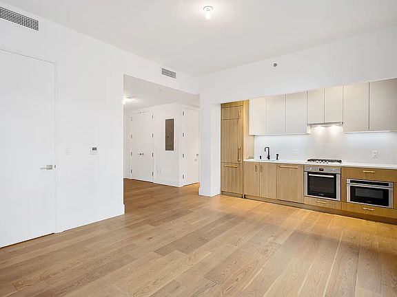 3rd image of 2218 Jackson Ave #203