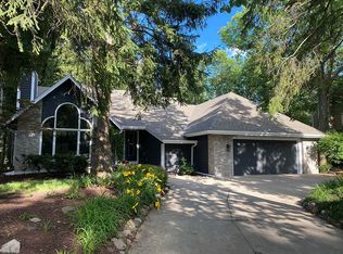 2070 S Parkside Dr, New Berlin, WI 53151