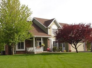 5 Corral Dr, Penfield, NY 14526