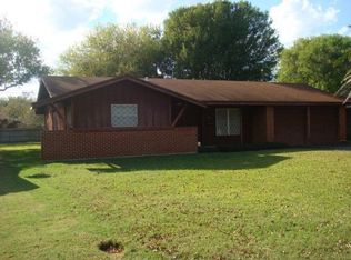 527 Travis St, Port Lavaca, TX 77979