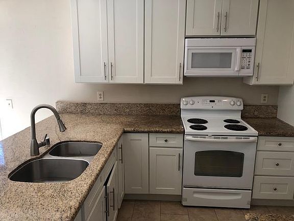 2nd image of 215 Eveningside Gln
