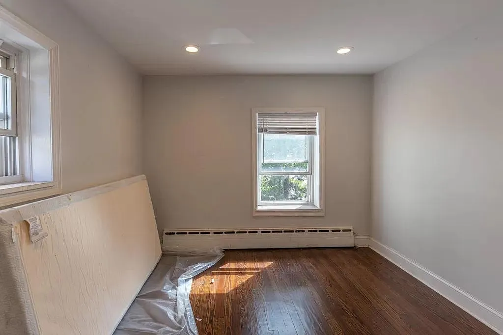 3 bed, 2500 sqft, $1,000 — Photo 4