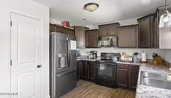 310 Vintage Ct — Photo 16