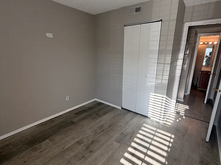 504 Wharf Ct — Photo 10