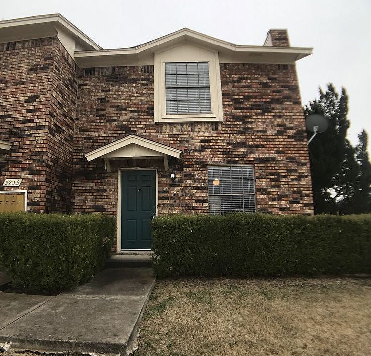 1st image of 3225 Cortez Dr APT D