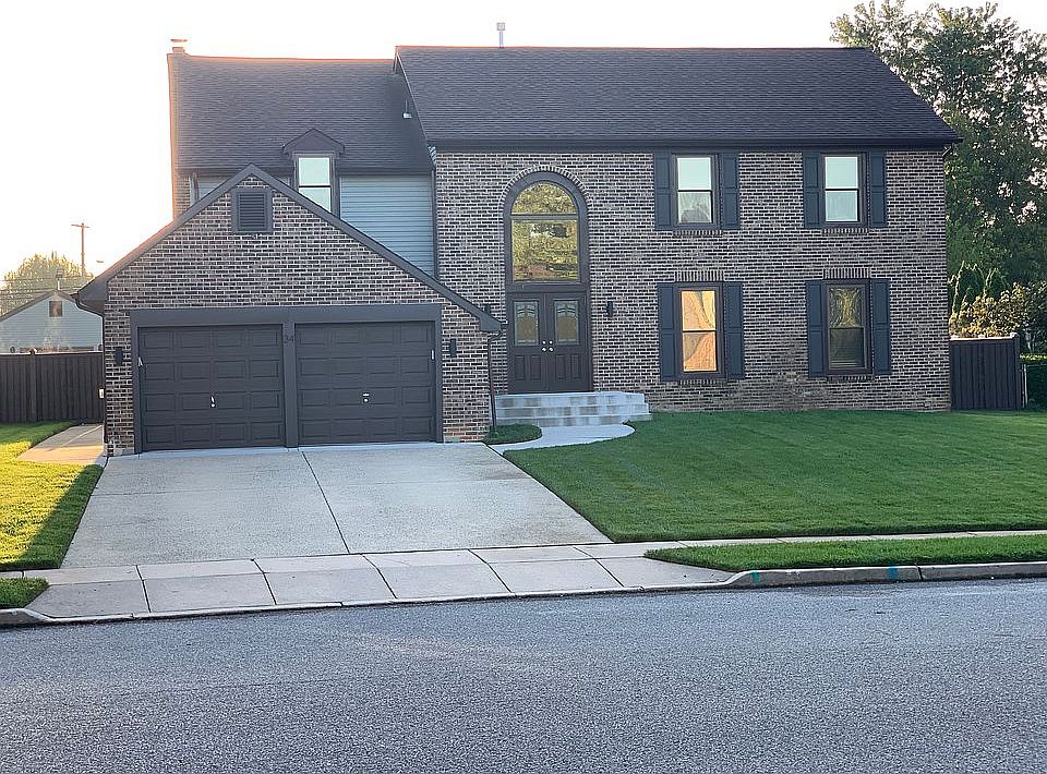 1st image of 34 White Pine Dr