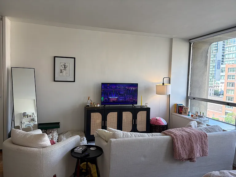 300 E 33rd St #4F — Photo 8