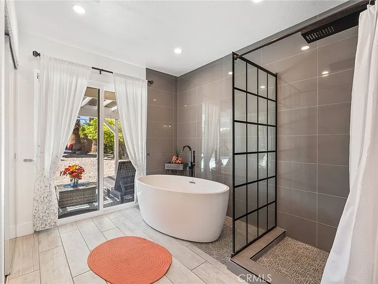 1479 E Francis Dr — Photo 23