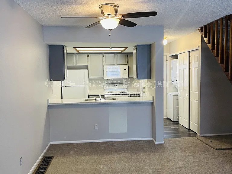 453 S Kittredge St #A — Photo 6